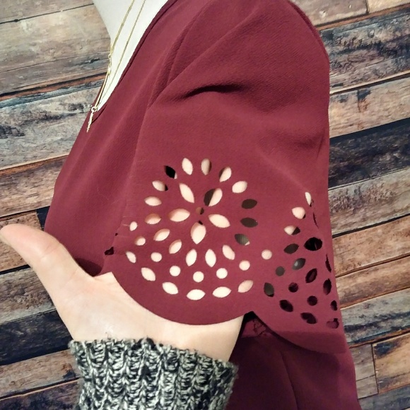 Lace floral wine colored cutout top - Picture 5 of 6